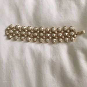 Gold pearl bracelet